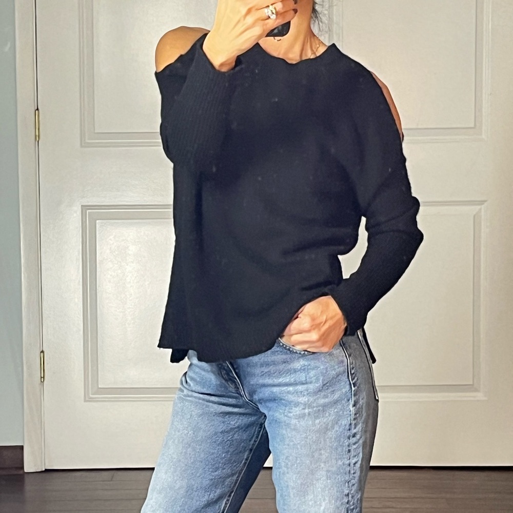 Sea Bleu 100% cashmere cold shoulder sweater size XS